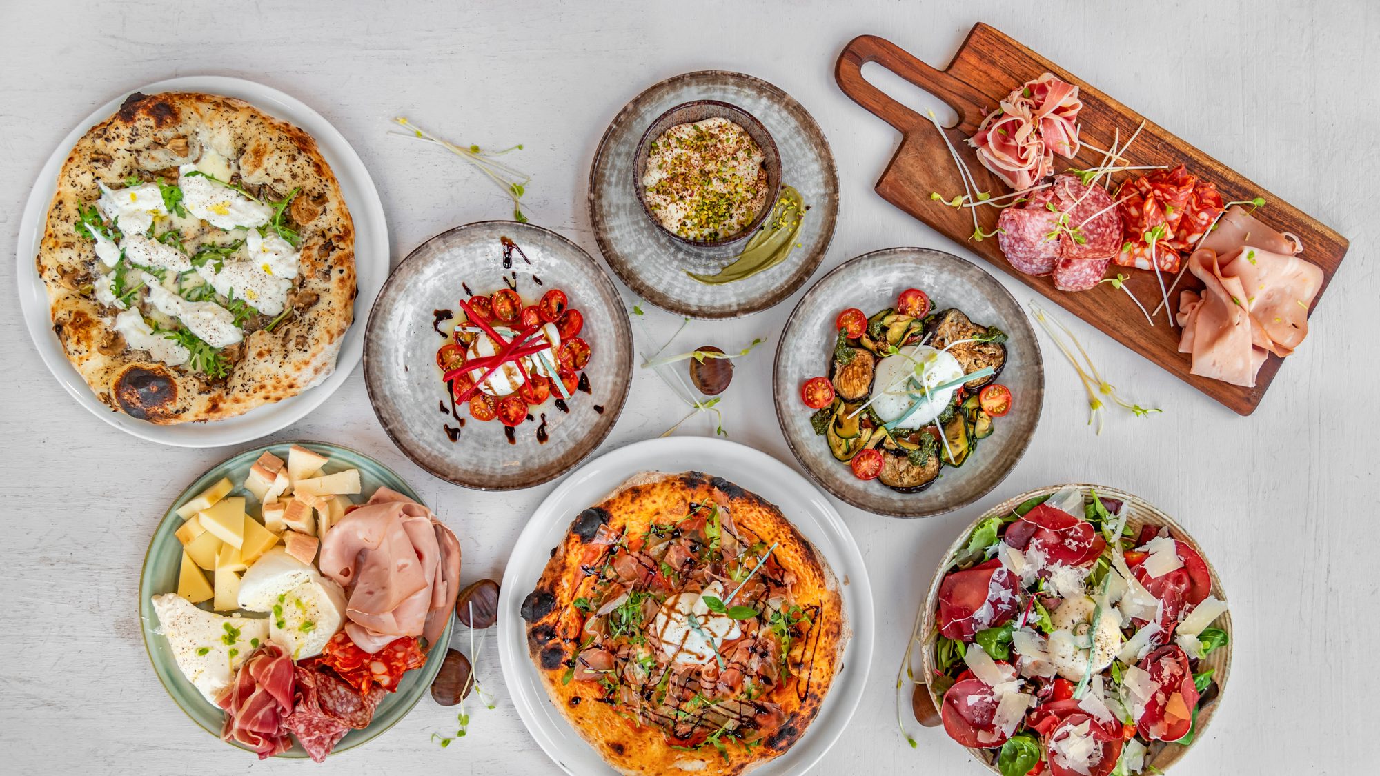 Pizzas, burrata, taglieri de charcuterie et salades du restaurant italien Toscanacci à Pantin